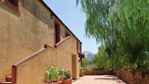 Exterior - Beautiful Villa With Large Garden, Pool and Breathtaking Views (Collesano)