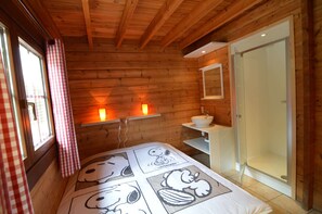 Chalet | 4 kamar tidur dan dilengkapi dengan perabotan berbeda-beda