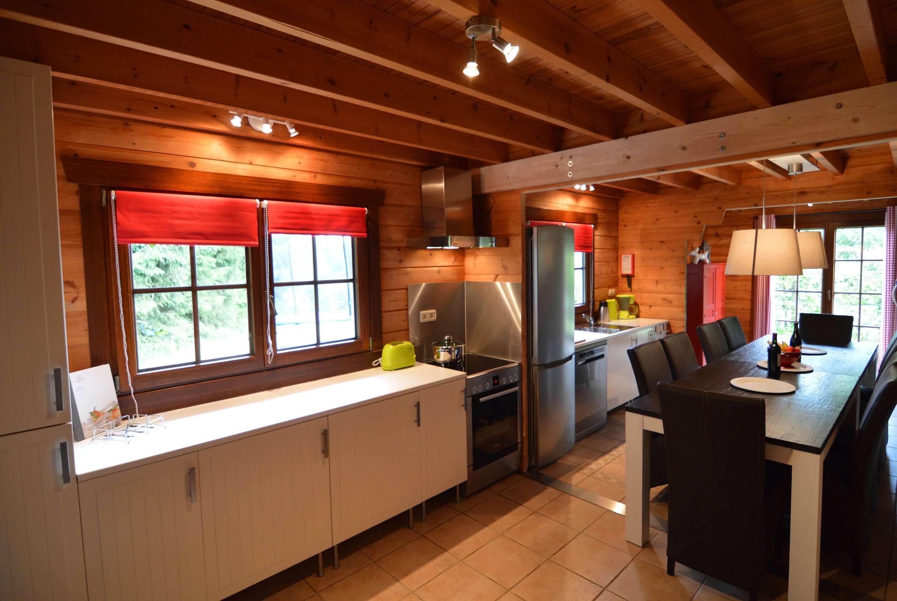 Stuga | Eget kök | Mikrovågsugn, diskmaskin, kaffe- och tebryggare och barnstol