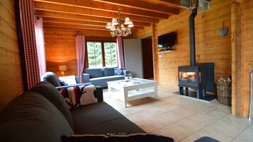 Chalet | Ruang keluarga | Perapian dan pemutar DVD