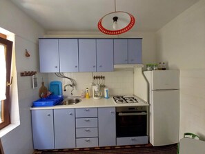 Private kitchen - Comfortable Apartment Near the sea (Medulin)
