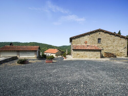 Spacious Holiday Home With Swimming Pool in Anghiari