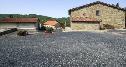 Spacious Holiday Home With Swimming Pool in Anghiari