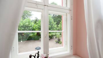 1 bedroom, individually furnished, bed sheets