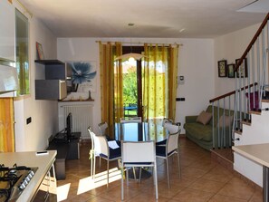 Dining - Great and Colourful Apartment Near Bardolino (Bardolino)