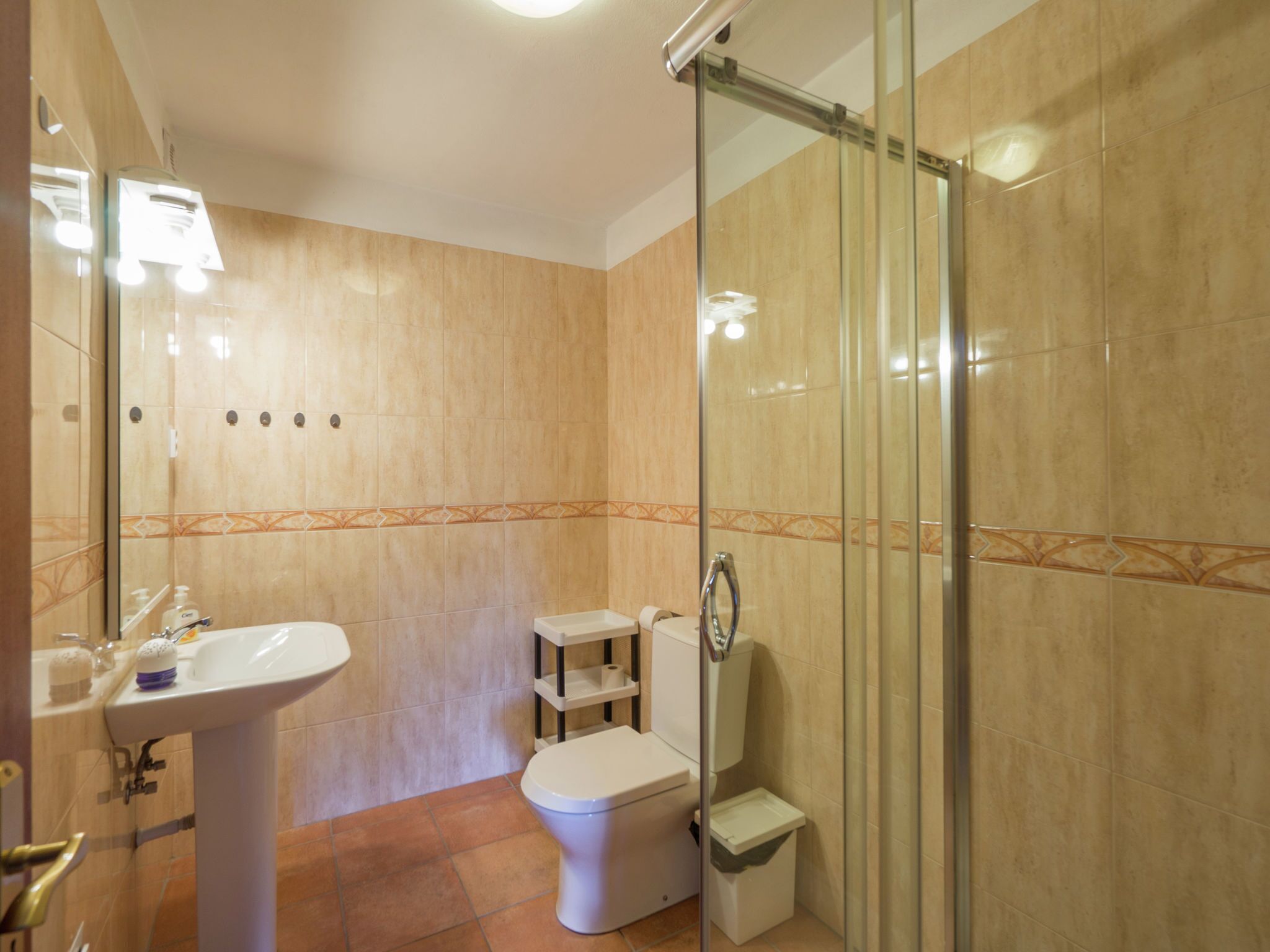Rumah | Kamar mandi | Shower dan handuk
