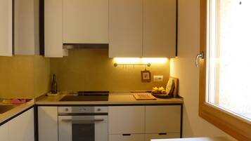 House | Private kitchen | High chair, cookware/dishes/utensils