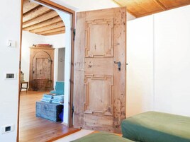 Apartment | 1 bedroom, bed sheets