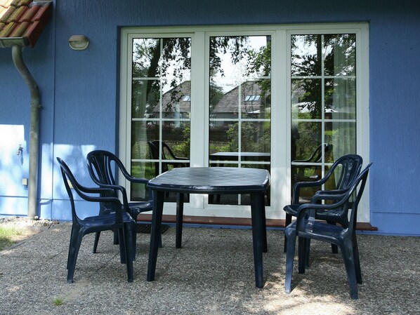 House | Balcony - Delightful Holiday Home in Dierhagen Strand With Terrace (Ostseebad Dierhagen)