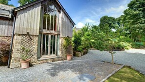 Exterior - Bright Holiday Home in Saint Kew With Fireplace (Bodmin)