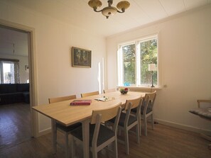 Dining - Cozy Holiday Home in Munkfors near Forest (Munkfors)