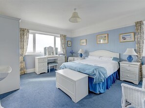 5 Schlafzimmer, individuell eingerichtet, Bettwäsche