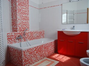 House | Bathroom | Bathtub