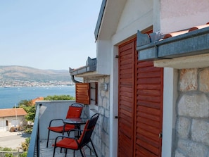 Balcony - Central Apartment in Okrug Donji near Beach (Okrug)