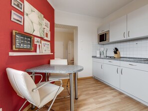 Dining - Welcoming Apartment in Warnemünde near Sea Beach (Rostock)