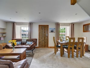 Dining - Scenic Holiday Home in Camborne with Green Garden near Coast (Camborne)