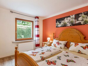 House | 2 bedrooms, individually furnished, bed sheets - Vacation Home With Garden in Beautiful Sauerland (Kirchhundem)