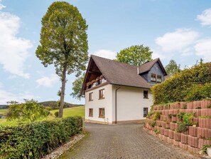 House | Exterior - Vacation Home With Garden in Beautiful Sauerland (Kirchhundem)