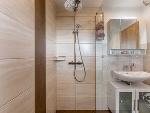 House | Bathroom - Vacation Home With Garden in Beautiful Sauerland (Kirchhundem)