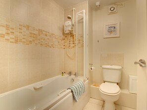 Apartment | Badezimmer | Duschwanne, Handtücher