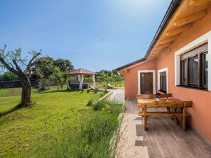 House | Exterior - Attractive Holiday Home with Pool, Hot Tub, Patio, Courtyard (Vodnjan)