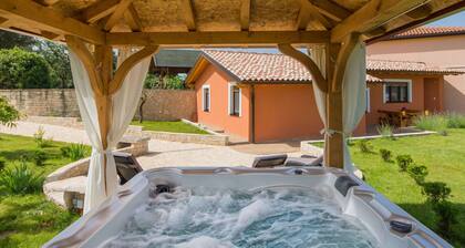 Attractive Holiday Home with Pool, Hot Tub, Patio, Courtyard