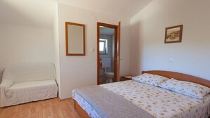Unclassified image, 4 of 16, button - Spacious Holiday Home in Kremenici With Terrace (Malinska-Dubasnica)