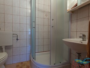 Bathroom - Spacious Holiday Home in Kremenici With Terrace (Malinska-Dubasnica)