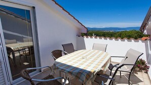 Unclassified image, 2 of 16, button - Spacious Holiday Home in Kremenici With Terrace (Malinska-Dubasnica)
