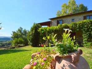 Exterior - Spacious Holiday Home in Umbria With Private Pool (Marsciano)