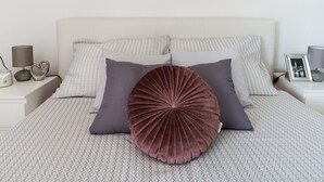 1 bedroom, bed sheets - Modern Holiday Home in Voloder With Barbecue and Parking (Popovaca)