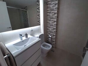 Apartment | Badezimmer | Dusche