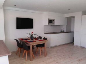 Apartment | Eigene Küche | Wasserkocher mit Kaffee-/Teezubehör, Kühlschrank, Mikrowelle, Toaster
