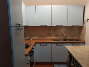 Fridge, microwave, oven