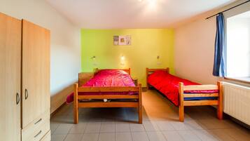 Cottage | 6 bedrooms, individually furnished, bed sheets