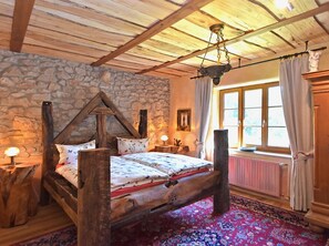 6 habitaciones, muebles diferentes y ropa de cama 