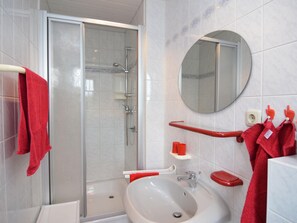 Apartment | Bathroom - Small and Cozy Apartment in Frauenwald near Forest (Ilmenau)