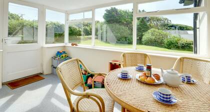 Restful Holiday Home in Morwenstow near Sandymouth Bay Beach