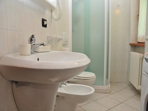 Chalet | Bathroom - Chalet in Antey-saint-andre With Mountain Views (Antey-Saint-Andre)