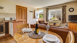 Dining - Cosy Cottage With Nice Terrace in the Village of Swannington (Norwich)