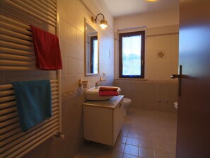 House | Bathroom | Shower, towels