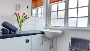 Unclassified image, 3 of 17, button - Spacious Holiday Home in Tunbridge Wells near City Center (Royal Tunbridge Wells)