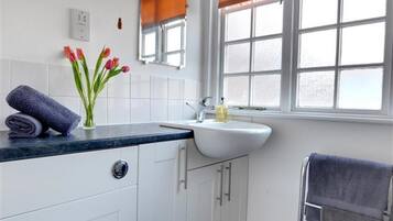 House | Bathroom | Shower, towels