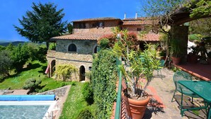 Exterior - Alluring Holiday Home With Pool, Garden Furniture, Terrace (Gaiole in Chianti)