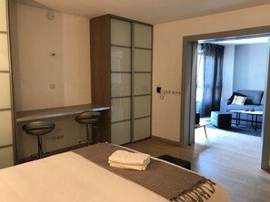 2 bedrooms, iron/ironing board, WiFi, bed sheets