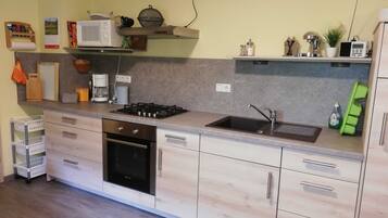 Kühlschrank, Mikrowelle, Ofen, Geschirrspüler