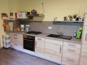 Refrigerador, microondas, horno y lavavajillas