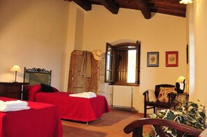 4 dormitorios, tabla de planchar con plancha, wifi gratis y ropa de cama