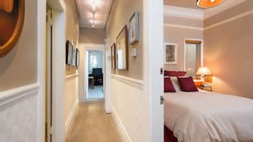 1 habitación, camas con efecto memoria y escritorio