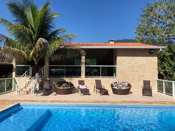 Piscine extérieure, piscine chauffée